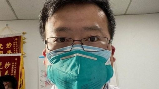 Covid-19: Pequim critica polícia por ter advertido médico que alertou para o vírus