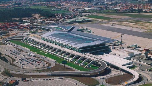 Covid-19: Passageiros oriundos de França em isolamento no aeroporto do Porto