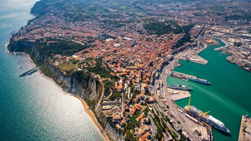 Covid-19: Casamento autorizado na cidade italiana de Ancona mas com proteção