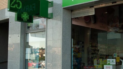 Covid-19: Quatro farmácias fechadas devido a infeção de profissionais