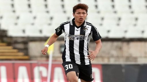 Covid-19: Futebolista Takuma Nishimura deixa Portimonense para regressar ao Japão