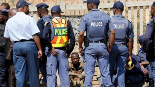 Covid-19: Polícia sul-africana impede entrada de turistas na fronteira com Moçambique