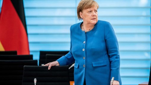 Covid-19: Angela Merkel contactou com médico infetado e vai ficar em quarentena – porta-voz