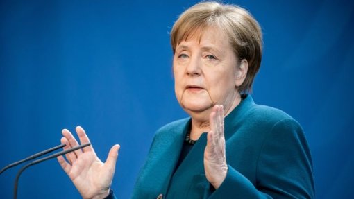 Covid-19: Primeiro teste a Angela Merkel deu negativo