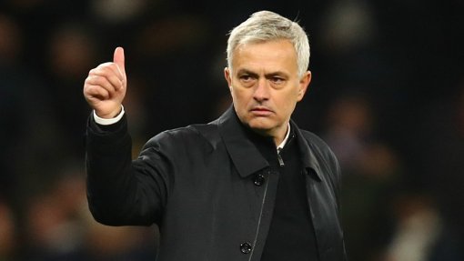 Covid-19: Mourinho voluntário na ajuda de idosos em Londres