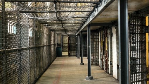 Covid-19: Associação pede libertação de presos com menos de dois anos de pena e acamados