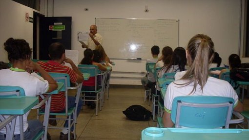 Covid-19. Sindicato denuncia “pandemónio” no ensino de português no estrangeiro