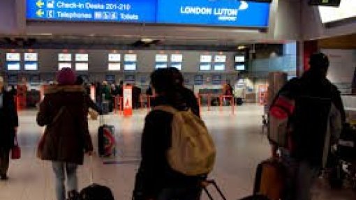 Covid-19: Aeroporto de West Midlands vai ter morgue e Gatwick fecha