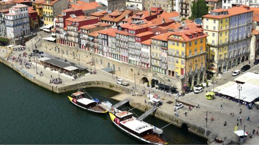 Covid-19: Drones vão sobrevoar a marginal do Porto com avisos dirigidos à população