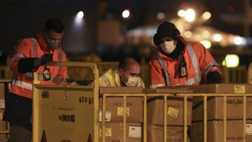 Covid-19: Cem toneladas de equipamentos de proteção chegam na terça-feira - Governo