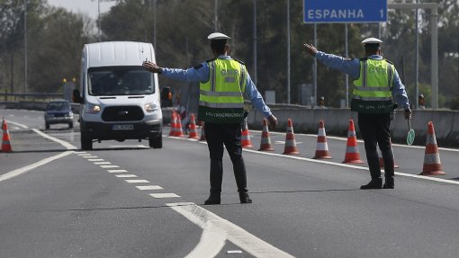 Covid-19: Mulher detida no Caia está infetada e deixa 16 militares da GNR em quarentena