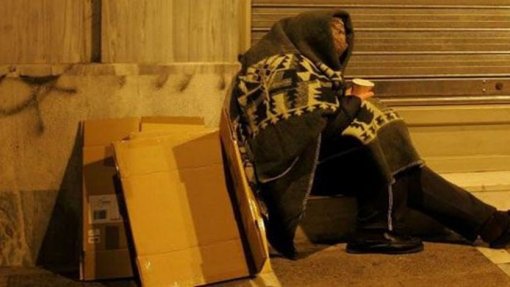 REPORTAGEM: Covid-19: Voluntária oferece alimento a sem-abrigo no Porto