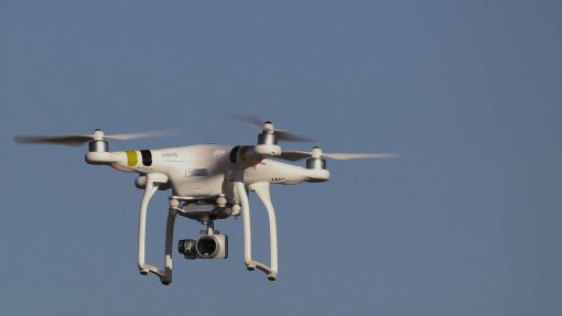 Covid-19: Drones “dizem&quot; a quem passeia no litoral do Porto que se vá embora