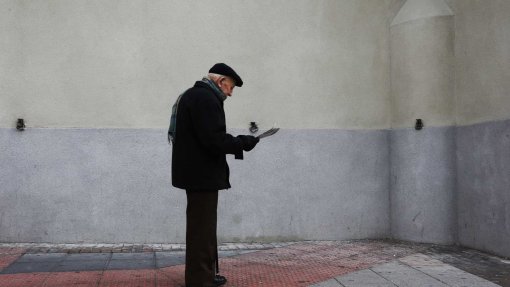 Covid-19: Associação quer trabalhadores de lares equiparados aos da segurança e saúde
 