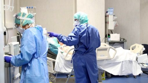 Covid-19: Número de doentes em cuidados intensivos subiu mais de 50%