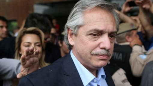 Covid-19: Presidente argentino estende isolamento total e adverte empresários