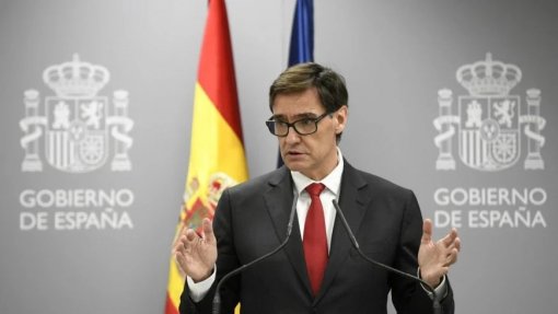 Covid-19: Ministro espanhol assegura que país está muito perto do pico da pandemia