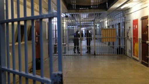 Covid-19: França liberta antecipadamente 5.000 reclusos para travar vírus nas prisões