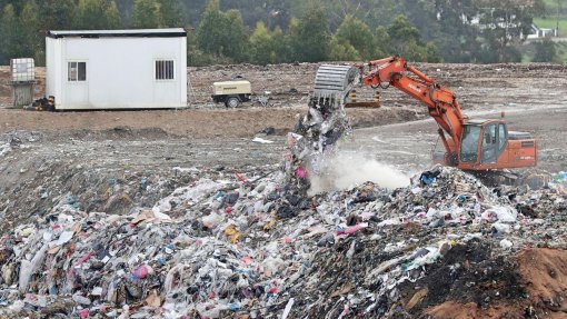 Covid -19: Ambientalistas pedem incineração de lixo hospitalar que segue para aterro de Valongo