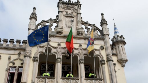 Covid-19: Câmara de Sintra acusada de obrigar não docentes a comparecer nas escolas