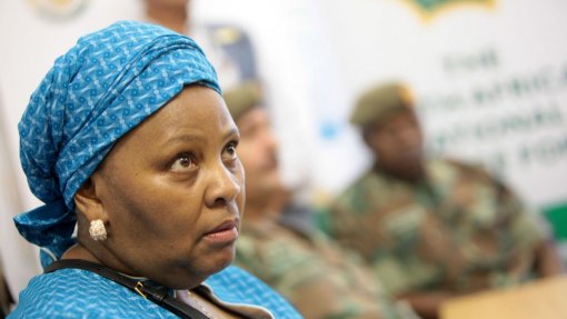 Covid-19: Ministra sul-africana critica abusos cometidos por soldados
