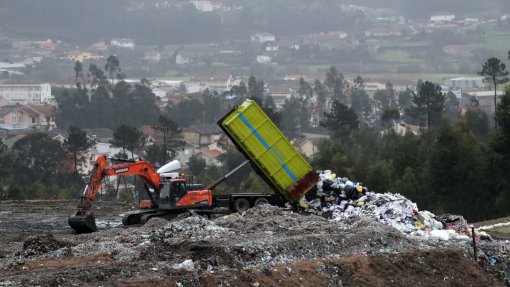 Covid-19: Recivalongo nega existência de resíduos contaminados no seu aterro