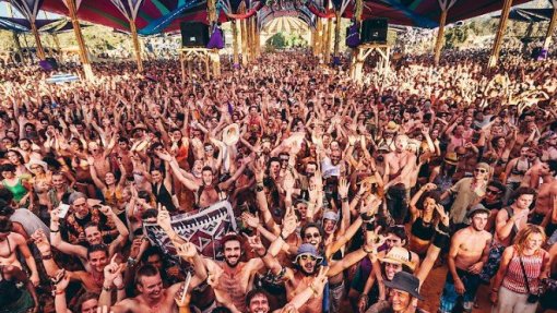 Covid-19: Organização do Boom Festival remarca evento para julho de 2021