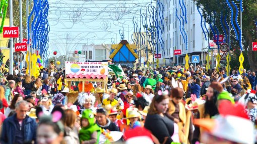 Covid-19: Associação do Carnaval de Sines vai produzir máscaras de proteção para hospital