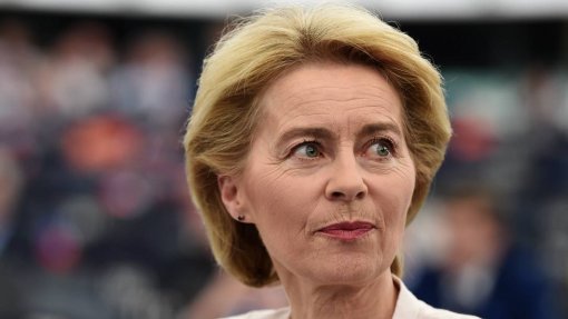 Covid-19: Von der Leyen quer parar “onda massiva” de desinformação sobre pandemia