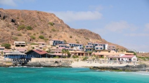 Covid-19: Regime que suspende contrato de trabalho em Cabo Verde em vigor quarta-feira - Governo