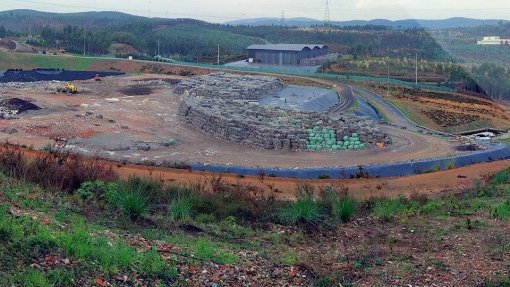 Covid-19: PCP questiona Governo sobre eventual depósito de resíduos contaminados em Sobrado
