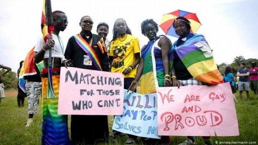 Covid-19: Ativista contra detenção no Uganda de 20 membros LGBT por não cumprirem isolamento