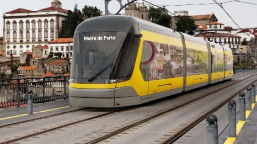 Covid-19: Metro do Porto apela a civismo para carregamento do passe de abril