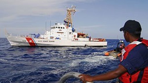 Covid-19: Navios de cruzeiro em águas dos EUA terão de tratar infetados a bordo