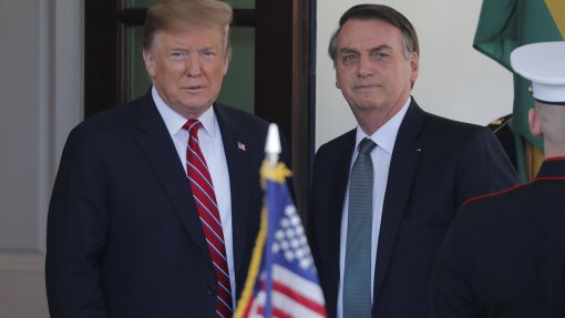 Covid-19: Bolsonaro fala com Trump e anuncia mais medidas diante de &quot;problema mundial&quot;