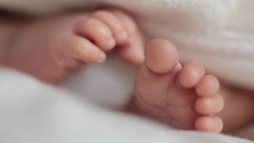 Covid-19: Bebé de seis semanas morre no estado norte-americano do Connecticut