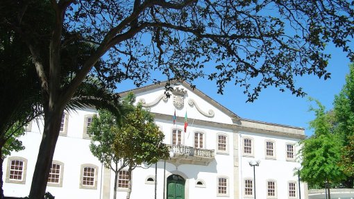 Covid-19: Câmara de São Pedro do Sul suspende transportes públicos