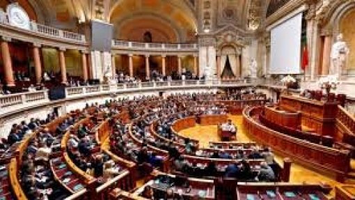 URGENTE Covid-19: Parlamento aprovou prolongamento do estado de emergência até 17 de abril