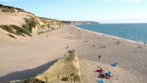 Covid-19: Câmara de Sesimbra interdita acesso a praias do concelho