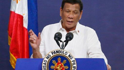 Covid-19: Presidente filipino autoriza abate de pessoas que provoquem distúrbios
