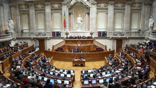 Covid-19: Parlamento unânime na aprovação de voto de pesar pelas vítimas mortais