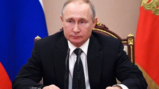 Covid-19: Putin ordena que trabalhadores fiquem em casa até 30 de abril