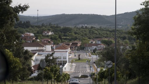 Covid-19: Alvaiázere reduz para metade rendas da habitação social