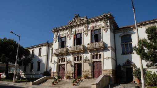 Covid-19: Município de Leiria entrega 70 mil artigos de proteção a 60 instituições do concelho