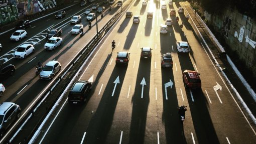 Covid-19: Mobilidade dos portugueses junto de áreas de retalho e recreação cai 83% - GoogleC