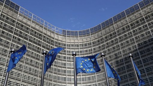 Covid-19: Bruxelas suspede taxas alfandegárias e IVA para material médico