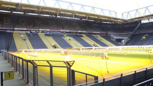 Covid-19: Estádio do Borussia Dortmund transforma-se em centro para orientar doentes