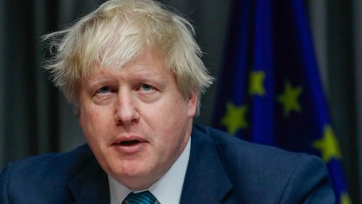 Covid-19: PM britânico convida partidos da oposição para reunião
