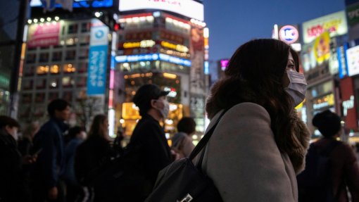 Covid-19: Contágio acelera em Tóquio apesar do apelo para ficar em casa