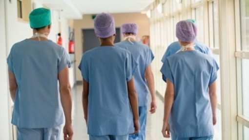 Covid-19: Governo contratou meio milhar de enfermeiros para reforçar combate à pandemia